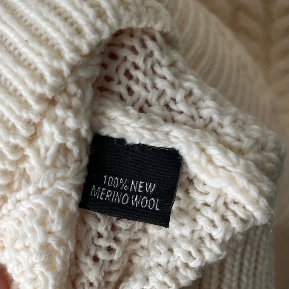 Like New The Woollen Market Ireland 🇮🇪 100% Merino Wool Cream Cable Knit Sweater - Picture 7 of 8